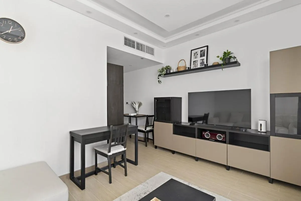 Modern 1Br At Knightsbridge Court, Near Halfa Park Apartment Dubai